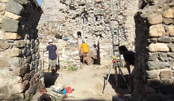 Finalitzada la 12a campanya d’excavacions arqueològiques al Castell de Sant Iscle (Vidreres)